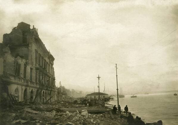 The Palazzata in C.so Vittorio Emanuele after the earthquake of 1908, Messina, Italy x16376x 