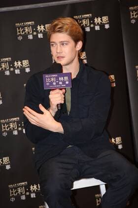 HONG KONG, CHINA - NOVEMBER 09: British actor Joe Alwyn attends the premiere of Ang Lee s film Billy Lynn s Long Halftime Walk on November 9, 2016 in Hong Kong, China.  CFP495245846