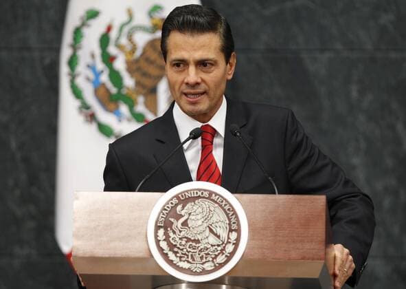 Themen der Woche Bilder des Tages Mexico s President Enrique Pena Nieto delivers a statement at the Official Residence Los Pinos in Mexico City, Mexico, 09 November 2016. According to Pena Nieto a new chapter opens in the relations between Mexico and the US that involves a change, a challenge but also a great oppotunity . EFE Jorge Nunez PENA NIETO RECOGNIZES NEW CHAPTER IN THE RELATIONS WITH THE US !ACHTUNG: NUR REDAKTIONELLE NUTZUNG!  MEX001 20161109-636143296562949928