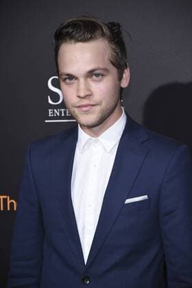 Cast member Alexander Calvert attends the premiere of The Edge of Seventeen held at the Regal LA Live in Los Angeles on November 9, 2016.  LAP20161109103 PHILxMcCARTEN