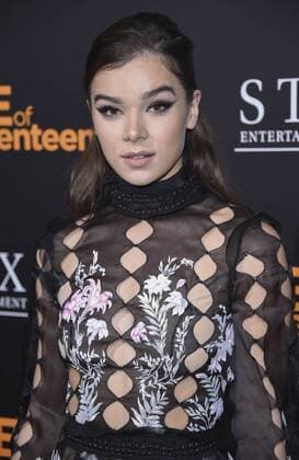 Cast member Hailee Steinfeld attends the premiere of The Edge of Seventeen held at the Regal LA Live in Los Angeles on November 9, 2016.  LAP20161109112 PHILxMcCARTEN