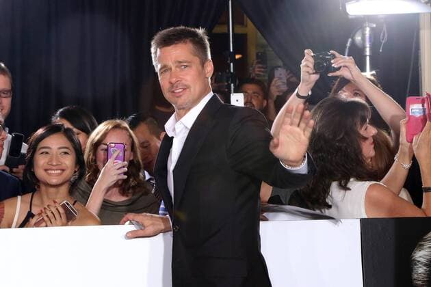 Allied Filmpremiere in Los Angeles LOS ANGELES - NOV 9: Brad Pitt, Fans at the Allied Fan Screening at the Village Theater on November 9, 2016 in Westwood, CA  Copyright: xKathyxHutchinsx xIPAx
