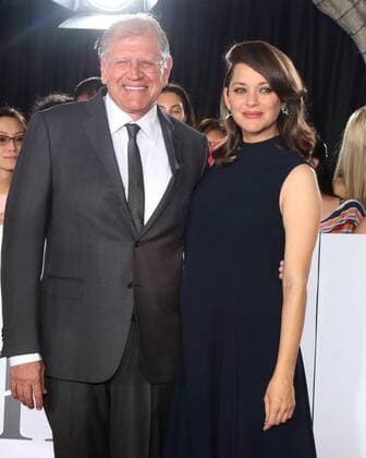 Allied Filmpremiere in Los Angeles LOS ANGELES - NOV 9: Robert Zemeckis, Marion Cotillard at the Allied Fan Screening at the Village Theater on November 9, 2016 in Westwood, CA  Copyright: xKathyxHutchinsx xIPAx