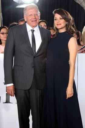 Allied Filmpremiere in Los Angeles LOS ANGELES - NOV 9: Robert Zemeckis, Marion Cotillard at the Allied Fan Screening at the Village Theater on November 9, 2016 in Westwood, CA  Copyright: xKathyxHutchinsx xIPAx