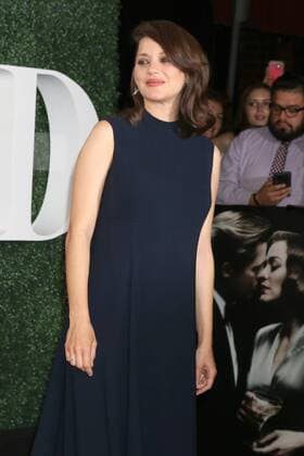 Allied Filmpremiere in Los Angeles LOS ANGELES - NOV 9: Marion Cotillard at the Allied Fan Screening at the Village Theater on November 9, 2016 in Westwood, CA  Copyright: xKathyxHutchinsx xIPAx
