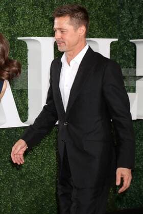 Allied Filmpremiere in Los Angeles LOS ANGELES - NOV 9: Brad Pitt at the Allied Fan Screening at the Village Theater on November 9, 2016 in Westwood, CA  Copyright: xKathyxHutchinsx xIPAx