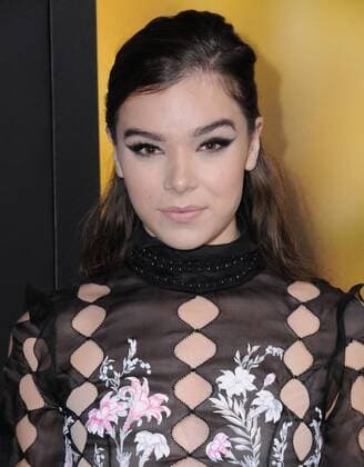 November 9, 2016 - Los Angeles, CA, United States - 09 November 2016 - Los Angeles, California. Hailee Steinfeld. Screening Of STX Entertainment s The Edge Of Seventeen at Regal LA Live Stadium 14. Photo Credit: AdMedia Los Angeles United States - ZUMAa123 20161109_zaa_a123_395