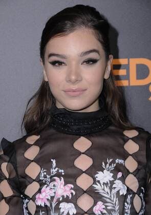 November 9, 2016 - Los Angeles, CA, United States - 09 November 2016 - Los Angeles, California. Hailee Steinfeld. Screening Of STX Entertainment s The Edge Of Seventeen at Regal LA Live Stadium 14. Photo Credit: AdMedia Los Angeles United States - ZUMAa123 20161109_zaa_a123_401