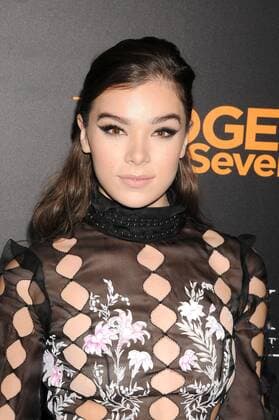 November 9, 2016 - Los Angeles, California, United States - November 9th 2016 - Los Angeles California USA - Actress HAILEE STEINFELD at STX Entertainment s LA Special Screening of The Edge of Seventeen held at the Regal LA Live Theater, Los Angeles, CA Los Angeles United States - ZUMAf05_ 20161109_zaf_f05_005