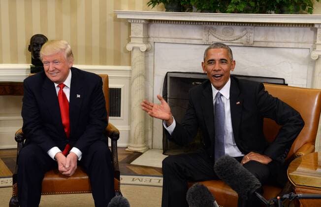 Bilder des Tages U.S. President Barack Obama meets with President-elect Donald Trump (L) in the Oval Office of the White House in Washington, DC on November 10, 2016. They talked for 90 minutes on a range of issues as the power transition starts.  WAS20161110101 PATxBENIC