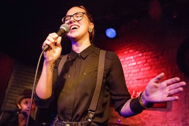 Buchpremiere: Myriam von M stellt am 08.11.2016 im Bassy Club in Berlin ihr Buch - Fuck Cancer - vor. Stefanie Heinzmann spielt im Rahmen der Buchpremiere ein Unplugged-Konzert. Buchpremiere - Myriam von M in Berlin
