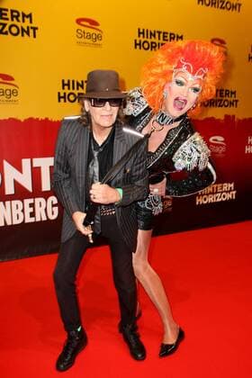 Udo Lindenberg und Olivia Jones bei der Hinterm Horizont Musical Premiere am 10.11.2016 in Hamburg Hinterm Horizont Musical Premiere in Hamburg, 2016 