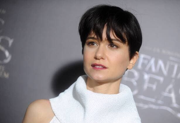 Katherine Waterston arrives on the red carpet at the Fantastic Beasts And Where To Find Them World Premiere at Alice Tully Hall, Lincoln Center on November 10, 2016 in New York City.  NYP20161110144 DENNISxVANxTINE