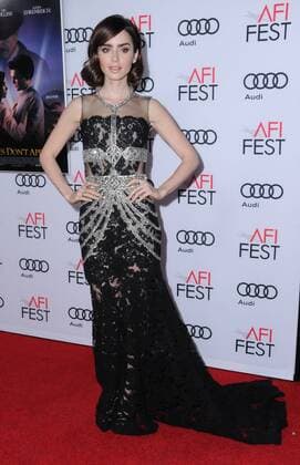 AFI Fest - Filmpremiere Rules Dont Apply November 10, 2016 - Hollywood, CA, United States - 10 November 2016 - Hollywood, California. Lily Collins. AFI FEST 2016 - Opening Night Premiere Of Rules Don t Apply held at TCL Chinese Theater. Photo Credit: AdMedia Hollywood United States - ZUMAa123 20161110_zaa_a123_014
