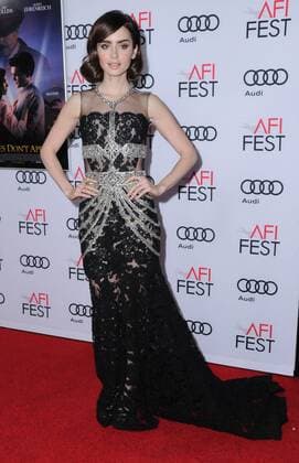 AFI Fest - Filmpremiere Rules Dont Apply November 10, 2016 - Hollywood, CA, United States - 10 November 2016 - Hollywood, California. Lily Collins. AFI FEST 2016 - Opening Night Premiere Of Rules Don t Apply held at TCL Chinese Theater. Photo Credit: AdMedia Hollywood United States - ZUMAa123 20161110_zaa_a123_027