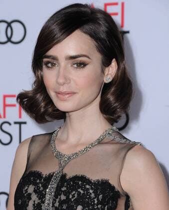 AFI Fest - Filmpremiere Rules Dont Apply November 10, 2016 - Hollywood, CA, United States - 10 November 2016 - Hollywood, California. Lily Collins. AFI FEST 2016 - Opening Night Premiere Of Rules Don t Apply held at TCL Chinese Theater. Photo Credit: AdMedia Hollywood United States - ZUMAa123 20161110_zaa_a123_035