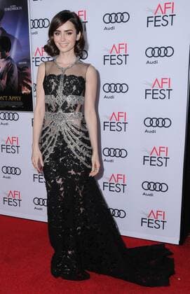 AFI Fest - Filmpremiere Rules Dont Apply November 10, 2016 - Hollywood, CA, United States - 10 November 2016 - Hollywood, California. Lily Collins. AFI FEST 2016 - Opening Night Premiere Of Rules Don t Apply held at TCL Chinese Theater. Photo Credit: AdMedia Hollywood United States - ZUMAa123 20161110_zaa_a123_038