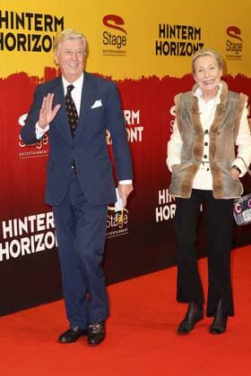 Albert Darboven mit Gattin Edda Darboven bei der Premiere des Musicals Hinterm Horizont im Operettenhaus. Hamburg, 10.11.2016 Foto:xH.xHartmannx xFuturexImage