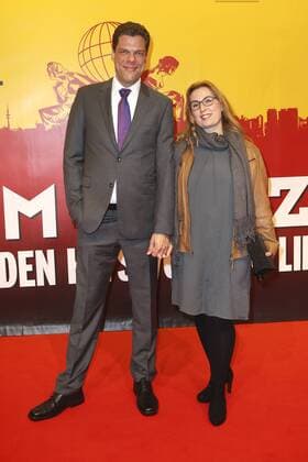 Tetje Mierendorf mit Gattin Carola bei der Premiere des Musicals Hinterm Horizont im Operettenhaus. Hamburg, 10.11.2016 Foto:xH.xHartmannx xFuturexImage