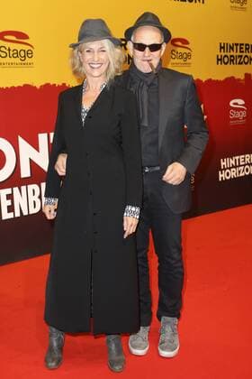 Gabi Bauer mit Ehemann bei der Premiere des Musicals Hinterm Horizont im Operettenhaus. Hamburg, 10.11.2016 Foto:xH.xHartmannx xFuturexImage