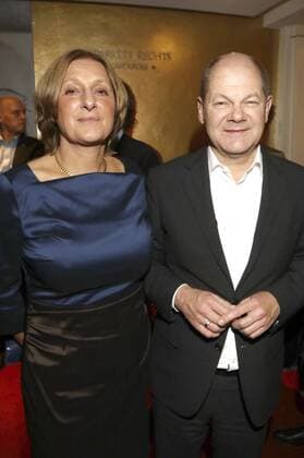 Olaf Scholz mit Gattin Britta Ernst bei der Premiere des Musicals Hinterm Horizont im Operettenhaus. Hamburg, 10.11.2016 Foto:xgbrcix xFuturexImage