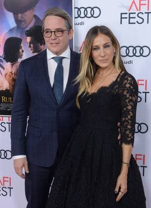 Cast member Sarah Jessica Parker and her husband, actor Matthew Broderick attend the premiere of the motion picture dramatic comedy Rules Don t Apply at TCL Chinese Theatre in the Hollywood section of Los Angeles on November 10, 2016. Storyline: An unconventional love story of an aspiring actress, her determined driver, and the eccentric billionaire who they work for.  LAP2016111023 JIMxRUYMEN