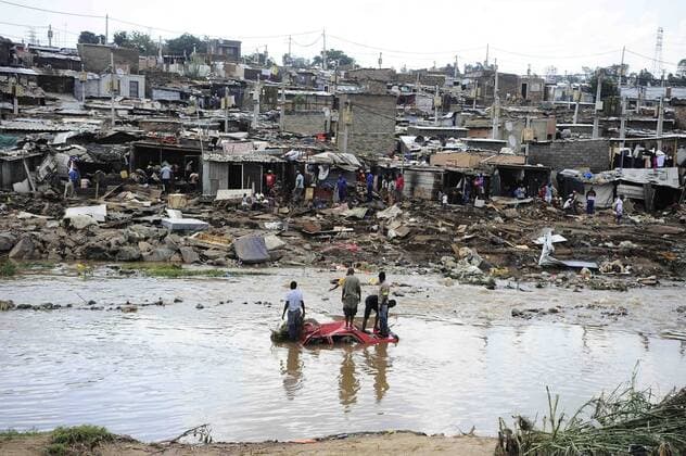 Couple?s 3-year-old girl swept away JOHANNESBURG, SOUTH AFRICA ? NOVEMBER 10: A group of men and emergency rescue workers search for a missing three-year-old girl that was swept away by the flooded Jukskei River in Alexandra on November 10, 2016 in Johannesburg, South Africa. Hundreds of people were left destitute and two were confirmed dead after raging storms hit the area on Wednesday. ( Gallo00062635