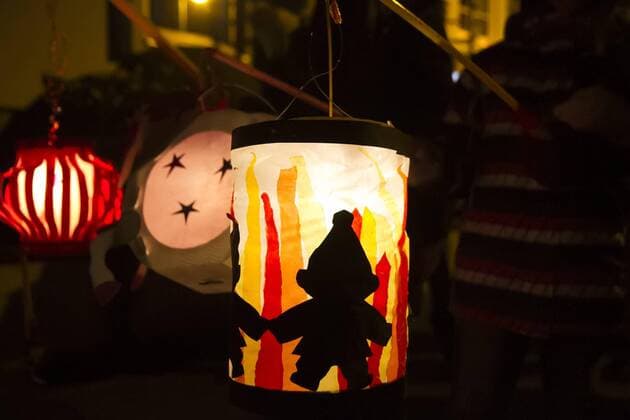 Winden Themenbild - Sankt Martinsumzug, St. Martin, Laternenumzug Laternenumzug, Sankt Martinsumzug, St. Martin am 11.11.2016 in Niederwinden, Kinder mit ihren Laternen Themenbild, Featurebild, Symbolbild Copyright: xFleig Eibner-Pressefotox EP_DFG