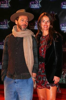 213403 Francois Glories Starface 2016-11-12 Cannes France NRJ Music Awards 2016. FRANCE Cannes 12-11-2016. Le chanteur Français Christophe Mae et sa femme arrivent an Nrj Music award 18 iemé édition.  Copyright: xFrancoisxGloriesx xStarfacex STAR_213403_225