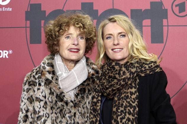 Kathrin Ackermann mit Tochter Maria Furtwängler bei der Premiere des 1000. Tatort-Krimis Taxi nach Leipzig im Cinemaxx Dammtor. Hamburg, 11.11.2016 Foto:xgbrcix xFuturexImage