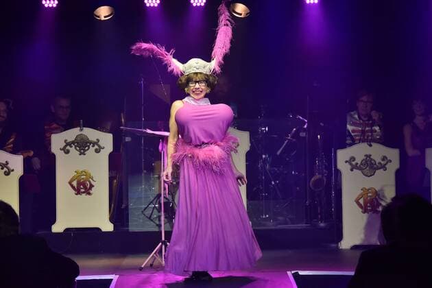 Comedian KRISSIE ILLING bei Premiere am 13.11.2016 in Köln der Roncalli Dinnershow Panem et Circenses. Deutschlands erste Dinnershow im historischen Spiegelzelt kehrt nach 25 Jahren zurück nach Köln und beendet somit das 40. Jubiläumsjahr von Roncalli in der Domstadt