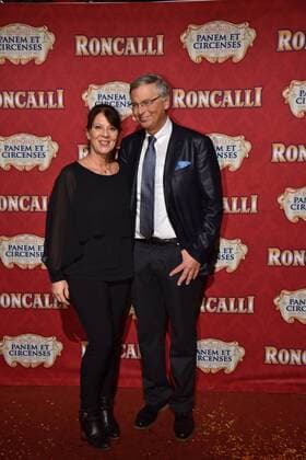 Politiker Wolfgang Bosbach und seine Frau Sabine bei der Premiere am 13.11.2016 in Köln der Roncalli Dinnershow Panem et Circenses. Deutschlands erste Dinnershow im historischen Spiegelzelt kehrt nach 25 Jahren zurück nach Köln und beendet somit das 40. Jubiläumsjahr von Roncalli in der Domstadt