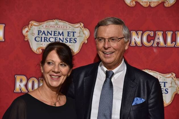 Politiker Wolfgang Bosbach und seine Frau Sabine bei der Premiere am 13.11.2016 in Köln der Roncalli Dinnershow Panem et Circenses. Deutschlands erste Dinnershow im historischen Spiegelzelt kehrt nach 25 Jahren zurück nach Köln und beendet somit das 40. Jubiläumsjahr von Roncalli in der Domstadt