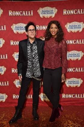 Musiker Andy Brings und Schauspielerin Liz Baffoe bei der Premiere am 13.11.2016 in Köln der Roncalli Dinnershow Panem et Circenses. Deutschlands erste Dinnershow im historischen Spiegelzelt kehrt nach 25 Jahren zurück nach Köln und beendet somit das 40. Jubiläumsjahr von Roncalli in der Domstadt