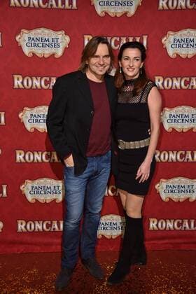 Musiker Jens Streifling (Höhner) und seine Lidia Premiere am 13.11.2016 in Köln der Roncalli Dinnershow Panem et Circenses. Deutschlands erste Dinnershow im historischen Spiegelzelt kehrt nach 25 Jahren zurück nach Köln und beendet somit das 40. Jubiläumsjahr von Roncalli in der Domstadt