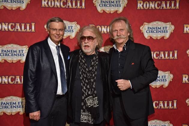Politiker Wolfgang Bosbach, l-r, Roncalli-Chef Bernhard Paul und Musiker Henning Krautmacher bei der Premiere am 13.11.2016 in Köln der Roncalli Dinnershow Panem et Circenses. Deutschlands erste Dinnershow im historischen Spiegelzelt kehrt nach 25 Jahren zurück nach Köln und beendet somit das 40. Jubiläumsjahr von Roncalli in der Domstadt