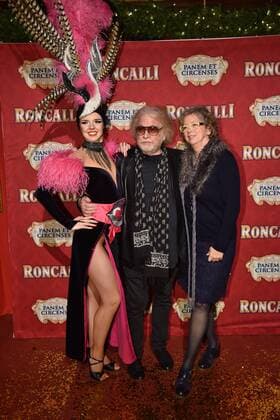 Roncalli-Chef Bernhard Paul und Gastronomin Jutta Kierberg bei der Premiere am 13.11.2016 in Köln der Roncalli Dinnershow Panem et Circenses. Deutschlands erste Dinnershow im historischen Spiegelzelt kehrt nach 25 Jahren zurück nach Köln und beendet somit das 40. Jubiläumsjahr von Roncalli in der Domstadt