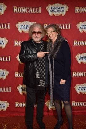Roncalli-Chef Bernhard Paul und Gastronomin Jutta Kierberg bei der Premiere am 13.11.2016 in Köln der Roncalli Dinnershow Panem et Circenses. Deutschlands erste Dinnershow im historischen Spiegelzelt kehrt nach 25 Jahren zurück nach Köln und beendet somit das 40. Jubiläumsjahr von Roncalli in der Domstadt