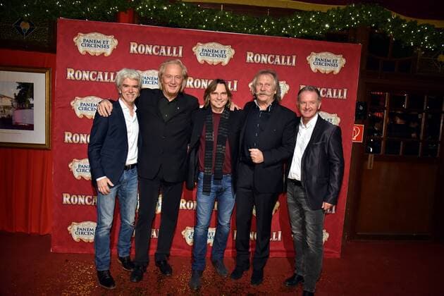 Mitglieder der Band Höhner Wolf Simon, l-r, Hannes Schöner, Jens Streifling, Henning Krautmacher, Micki Schläger bei der Premiere am 13.11.2016 in Köln der Roncalli Dinnershow Panem et Circenses. Deutschlands erste Dinnershow im historischen Spiegelzelt kehrt nach 25 Jahren zurück nach Köln und beendet somit das 40. Jubiläumsjahr von Roncalli in der Domstadt