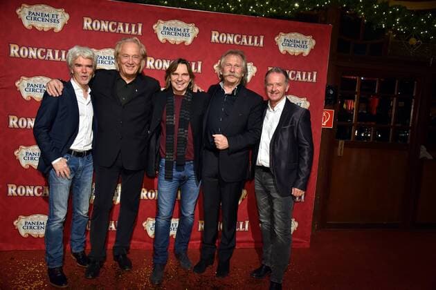 Mitglieder der Band Höhner Wolf Simon, l-r, Hannes Schöner, Jens Streifling, Henning Krautmacher, Micki Schläger bei der Premiere am 13.11.2016 in Köln der Roncalli Dinnershow Panem et Circenses. Deutschlands erste Dinnershow im historischen Spiegelzelt kehrt nach 25 Jahren zurück nach Köln und beendet somit das 40. Jubiläumsjahr von Roncalli in der Domstadt