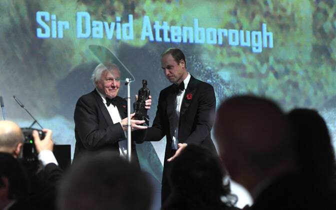 IMAGO ICONS: Sir David Attenborough . 13 11 2016. London, United Kingdom. The Duke of Cambridge presents an award to Sir David Attenborough at the London Evening Standard Theatre Awards in London.  xROTAx xi-Imagesx IIM-13801-0015