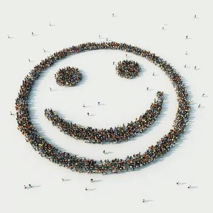 Luftbild einer Menschenmenge in Form eines Smileys  JurgenxZiewe 11310031 !!!WICHTIG: EXKLUSIVE NUTZUNG, Industrie: Versicherungen, Nutzungsdauer: 01.01.2017 - 31.12.2017, weltweit!!!