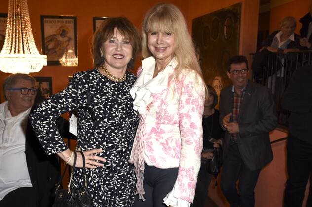 Dunja Siegel mit Gast bei der Premiere des Theaterstücks Das Lächeln der Frauen in der Komödie im Bayerischen Hof. München, 14.11.2016 Foto:xP.xSchönbergerx xFuturexImage