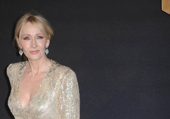 Bilder des Tages November 15, 2016 - London, England, United Kingdom - J.K. Rowling attends the European premiere of Fantastic Beasts And Where To Find Them at Empire Leciester Square. London United Kingdom - ZUMAs147 20161115_zap_s147_051