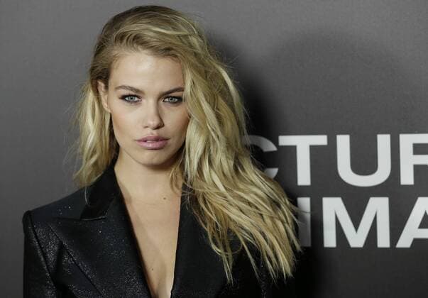 Hailey Clauson arrives on the red carpet at the Nocturnal Animals premiere at The Paris Theatre on November 17, 2016 in New York City.  NYP20161117101 JOHNxANGELILLO