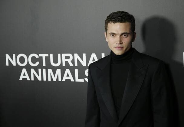 Karl Glusman arrives on the red carpet at the Nocturnal Animals premiere at The Paris Theatre on November 17, 2016 in New York City.  NYP20161117126 JOHNxANGELILLO