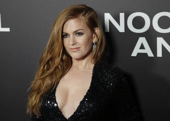 Isla Fisher arrives on the red carpet at the Nocturnal Animals premiere at The Paris Theatre on November 17, 2016 in New York City.  NYP20161117107 JOHNxANGELILLO