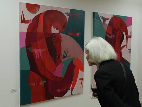 A woman observes the work Porque Voy a Donde Vayas by Spanish artist Marina Anaya during her exhibition Soy de donde estes (I am from you are) in Mexico City, Mexico, 17 November 2016. Exhibition Soy de donde estes (I am from you are) !ACHTUNG: NUR REDAKTIONELLE NUTZUNG!  MEX30 20161118-636150397545586352
