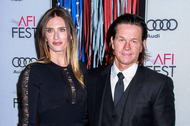 Mark Wahlberg und seine Ehefrau Rhea Durham beim Screening vom Film Patriots Day am 17.11.2016 im Rahmen der Closing Night Gala vom AFI Fest in Hollywood, Los Angeles AFI FEST 2016 Presented by Audi - Closing Night Gala - Screening of Patriots Day in Hollywood, Los Angeles 
