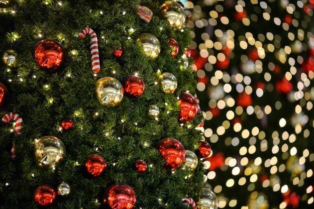 Weihnachtsbeleuchtung im CentrO Oberhausen Weihnachtsbeleuchtung in Europas größten Einkaufszentrum - CentrO - in Oberhausen. Über 300.000 LED - Lampen wurden im Haus andekoriert. xAGx